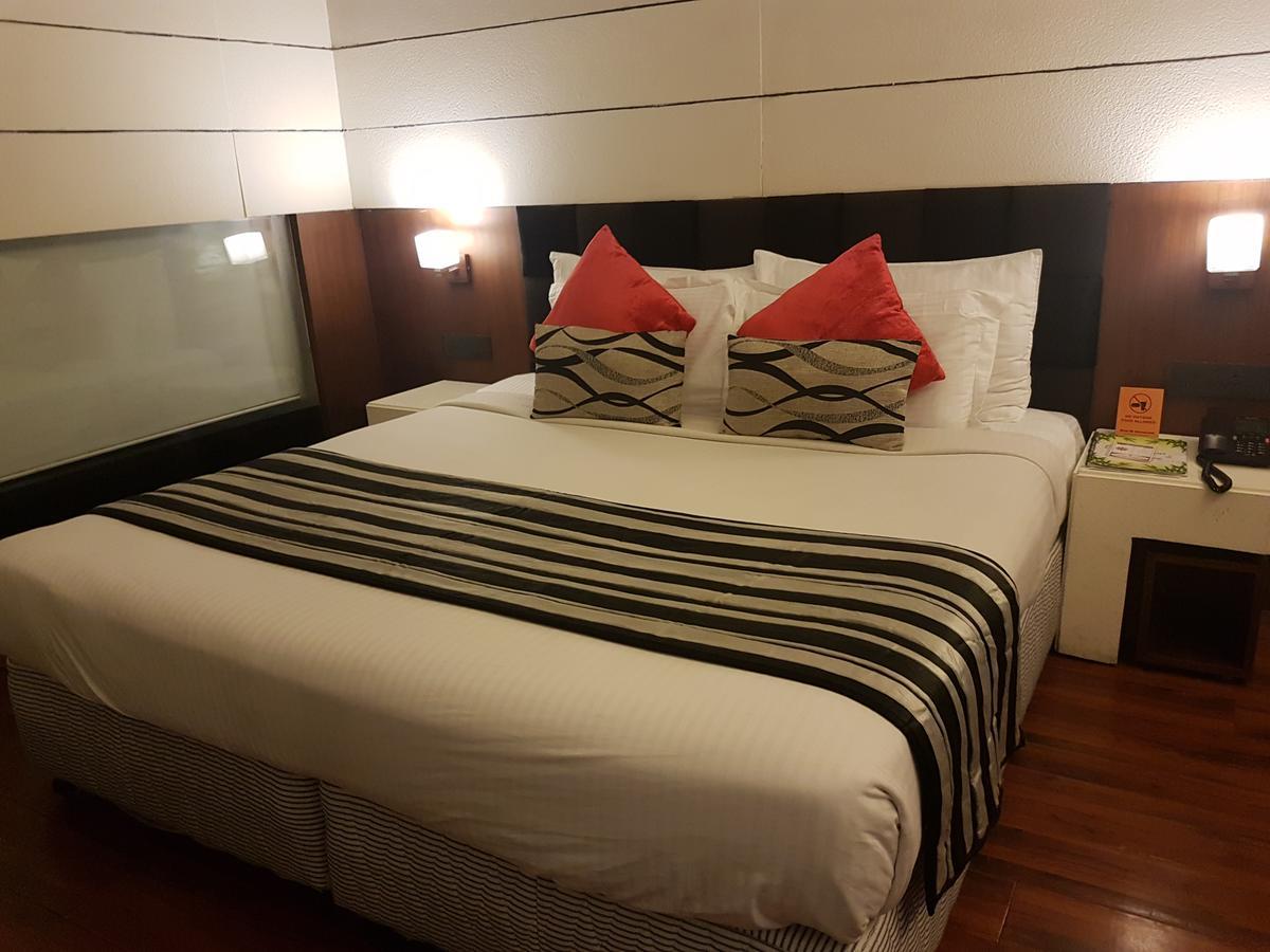 Hotel Gk International Chandigarh Ngoại thất bức ảnh