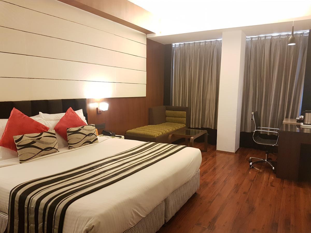 Hotel Gk International Chandigarh Ngoại thất bức ảnh