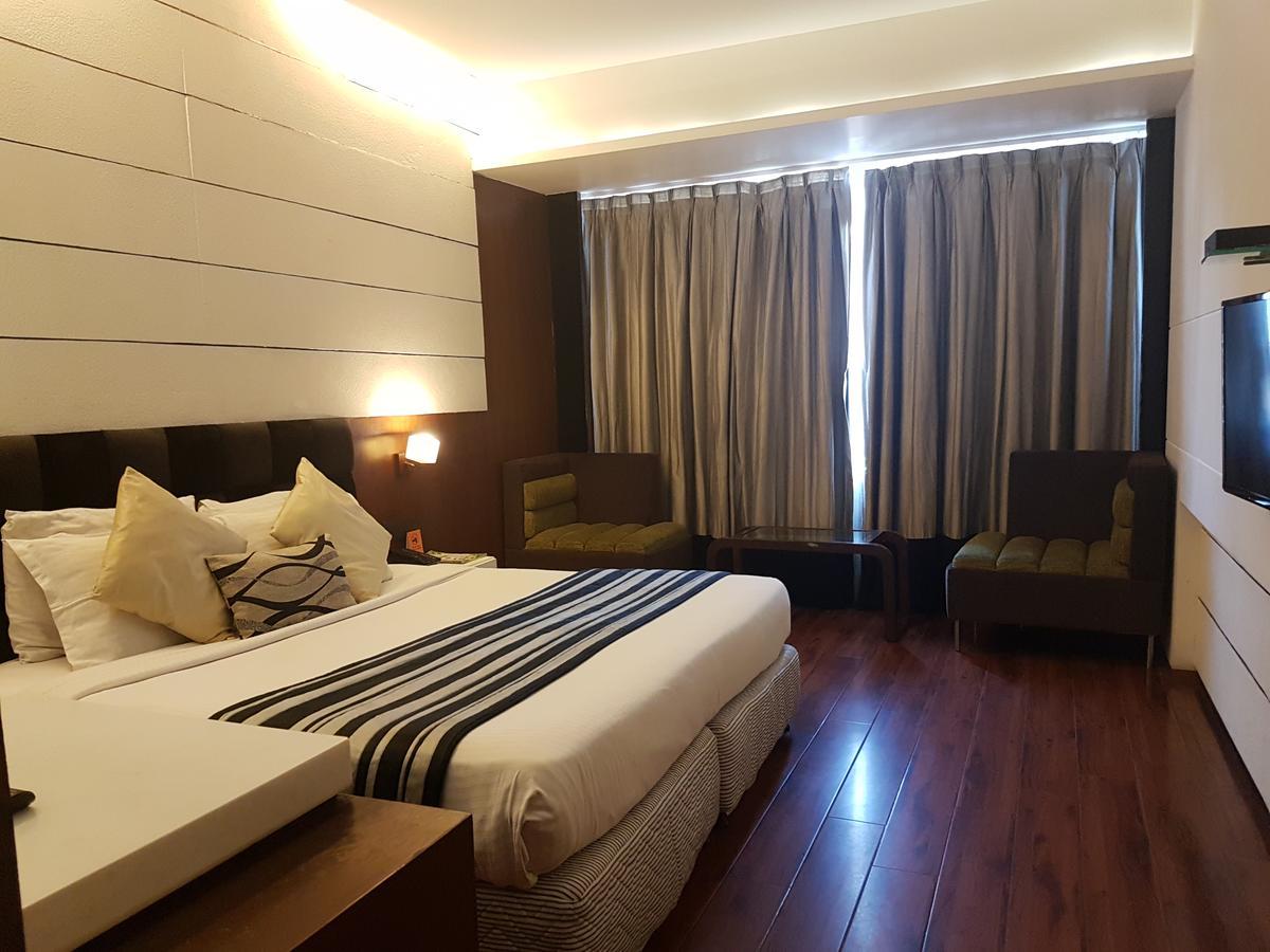 Hotel Gk International Chandigarh Ngoại thất bức ảnh